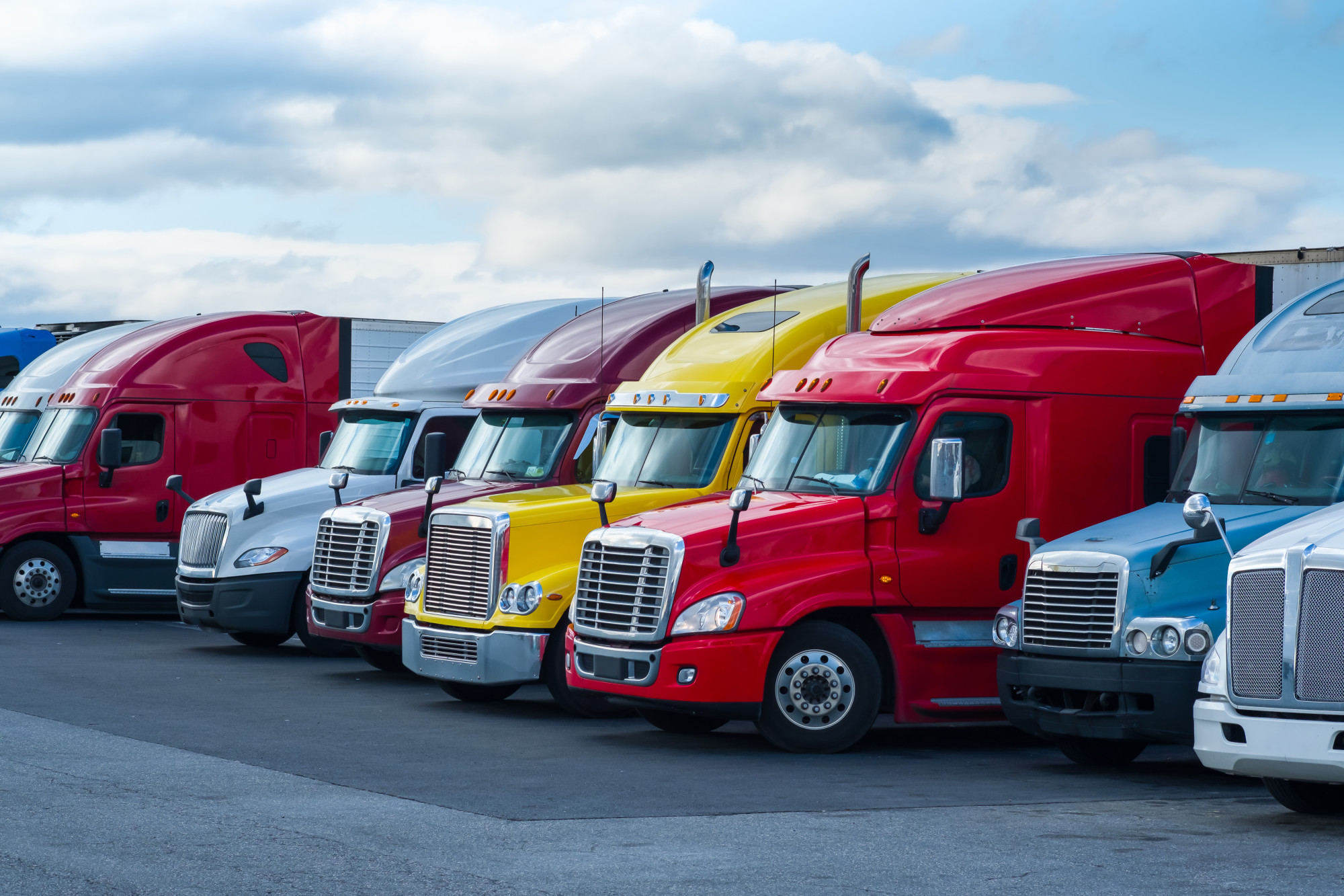 3 Tips to Help You Find the Right Trucking Company Claw Logistics